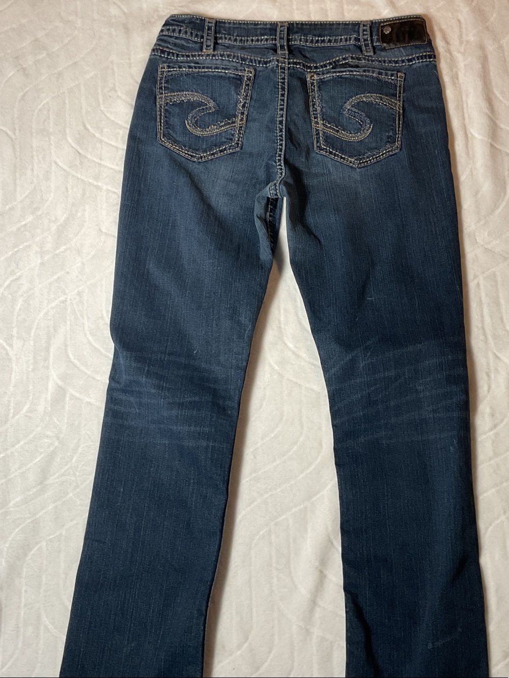 Silver Jeans distressed worn suki mid straight 32x32